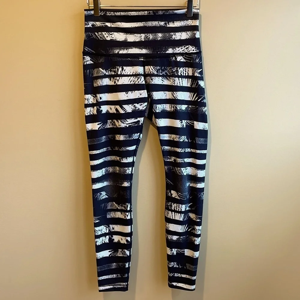 Lululemon Wunder Under Roll Down in Shady Palms Size 8